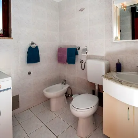 Josipa With 2 Bedrooms Near The Sports Center And The Apartment Porec