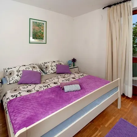 Apartment Josipa With 2 Bedrooms Near The Sports Center And The Porec