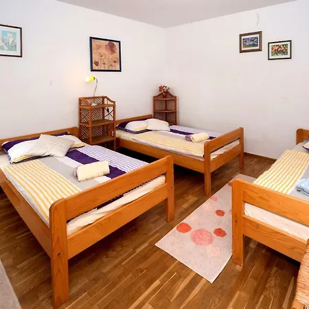 Josipa With 2 Bedrooms Near The Sports Center And The Porec