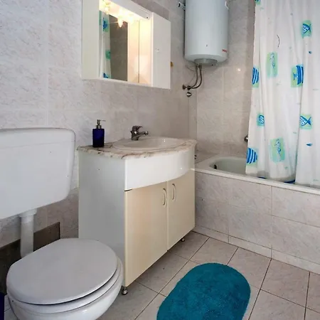 Josipa With 2 Bedrooms Near The Sports Center And The Apartment Porec