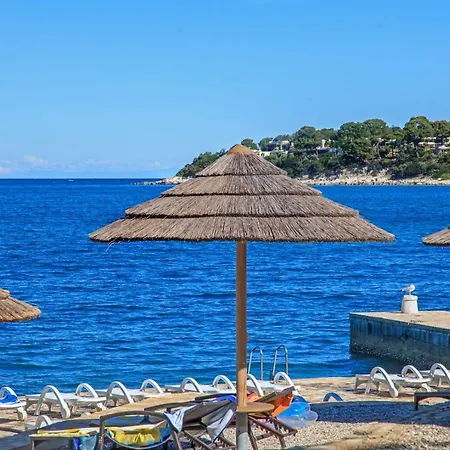 Josipa With 2 Bedrooms Near The Sports Center And The Porec