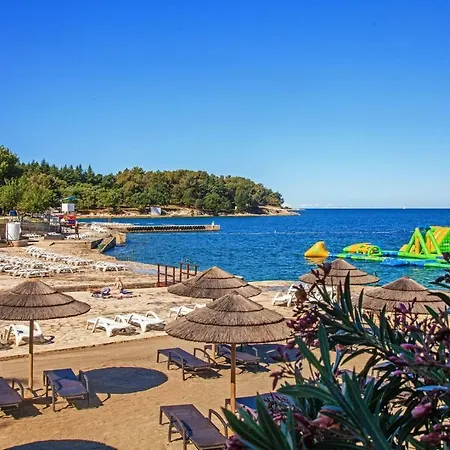 Josipa With 2 Bedrooms Near The Sports Center And The Apartment Porec