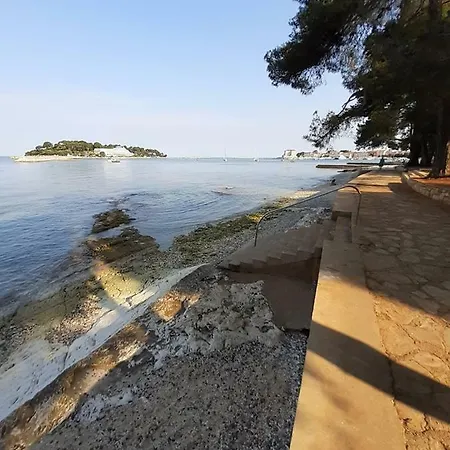 Josipa With 2 Bedrooms Near The Sports Center And The Apartmán *